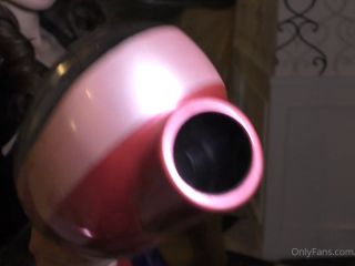 Mistress Kira · Rubber vacuum while standing · Latex Clip